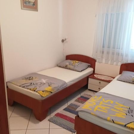 Apartmani Ana Vir Exterior photo