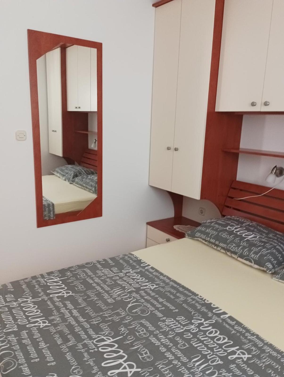 Apartmani Ana Vir Exterior photo