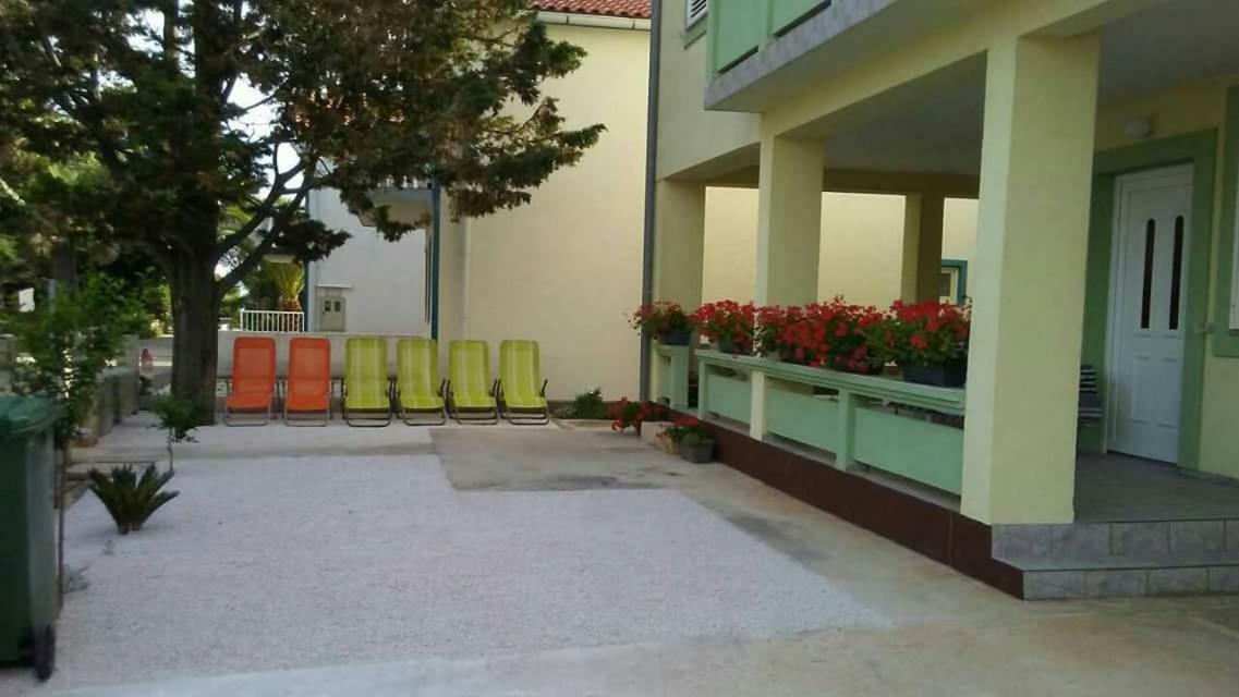 Apartmani Ana Vir Exterior photo