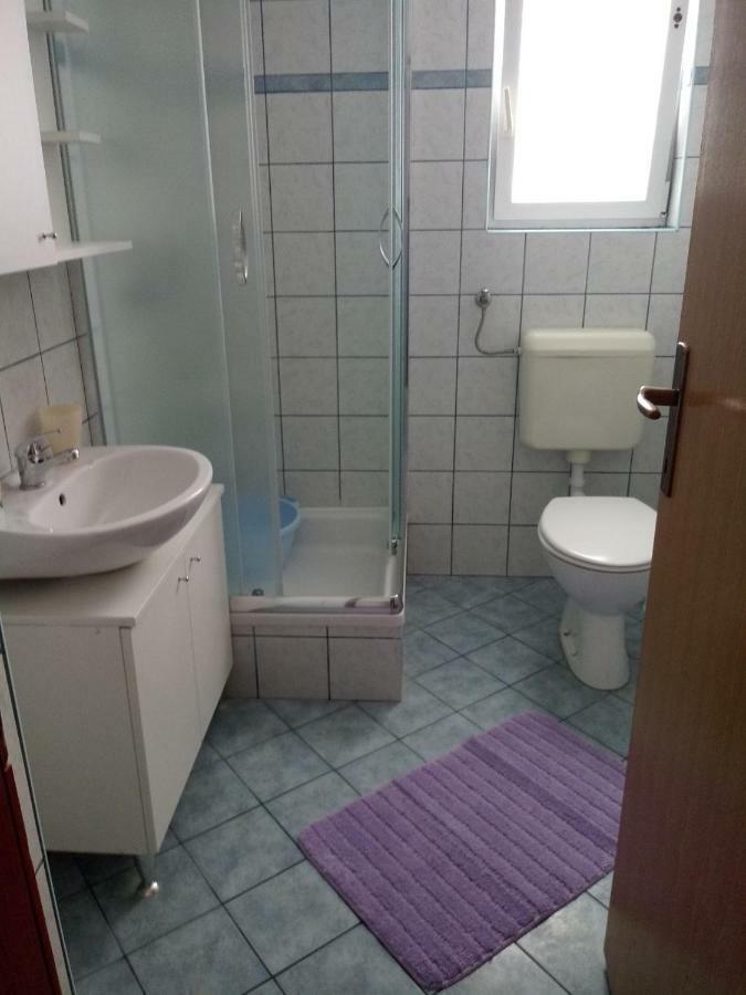 Apartmani Ana Vir Exterior photo
