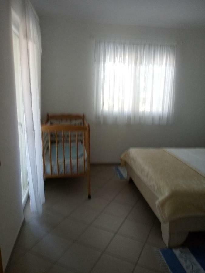 Apartmani Ana Vir Exterior photo